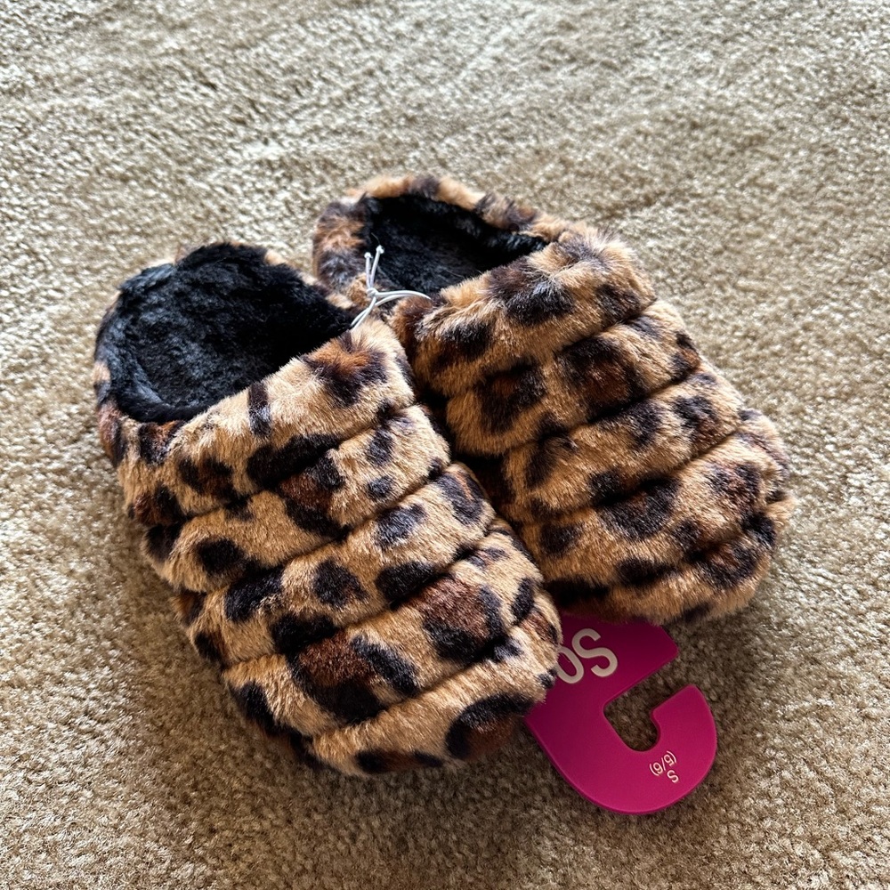 SO Leopard Fuzzy Slippers